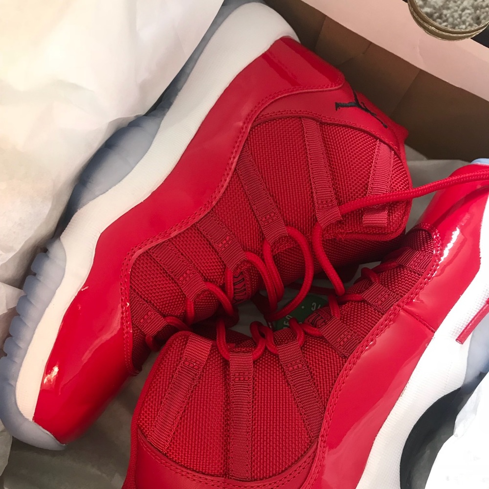 Jordan 11 red